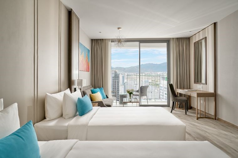 Deluxe Twin City View